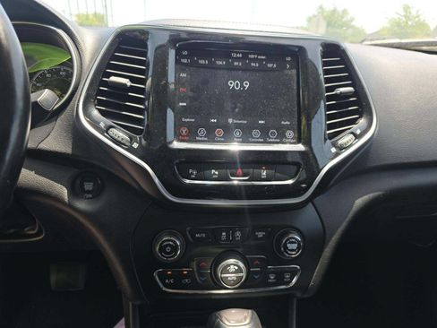 Used 2021 Jeep Cherokee Limited FWD image 7