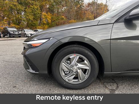 Certified 2026 Hyundai Elantra SE w/ Cargo Package FWD image 2