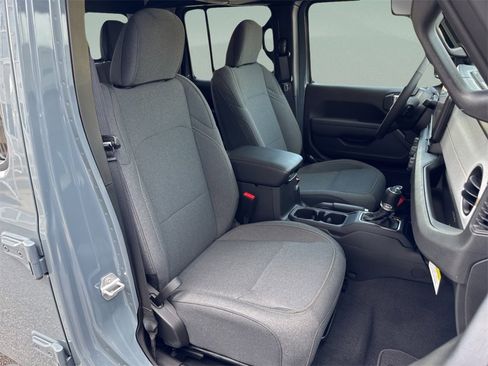 New 2025 Jeep Gladiator Sport image 37