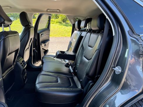 Used 2020 Ford Edge Titanium image 12