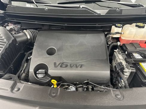 Used 2023 Chevrolet Traverse LT FWD image 38