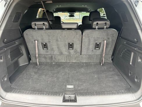 Used 2025 Chevrolet Traverse LT image 11