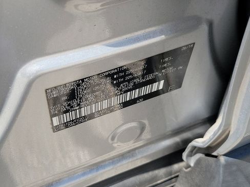 Used 2018 Toyota RAV4 XLE FWD image 33