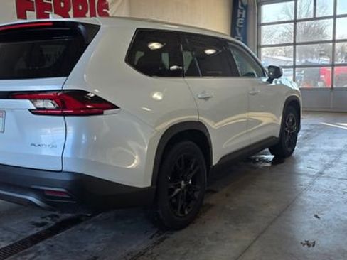 New 2026 Toyota Grand Highlander Platinum image 7