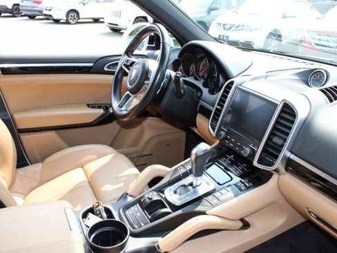 Used 2018 Porsche Cayenne Platinum Edition AWD/4WD image 12