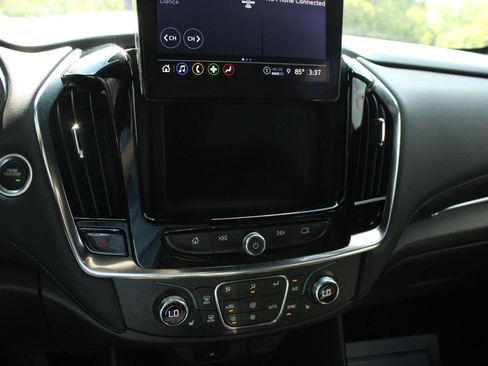 Used 2023 Chevrolet Traverse LT FWD image 41