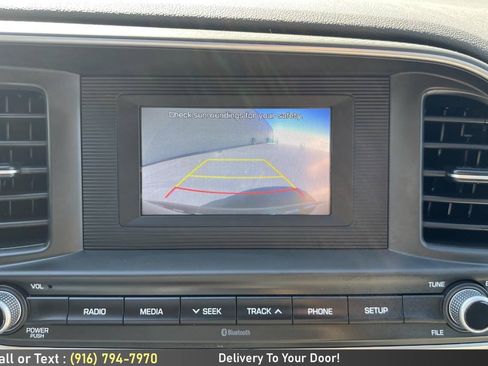 Used 2019 Hyundai Elantra SE FWD image 20