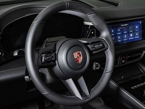 New 2026 Porsche Macan 4 Electric image 18