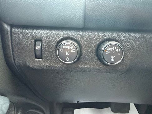 Used 2022 Chevrolet Colorado Z71 AWD/4WD image 21