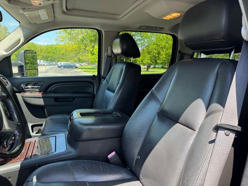 Used 2011 GMC Sierra 2500 Denali w/ Suspension Package, Off-Road AWD/4WD image 28