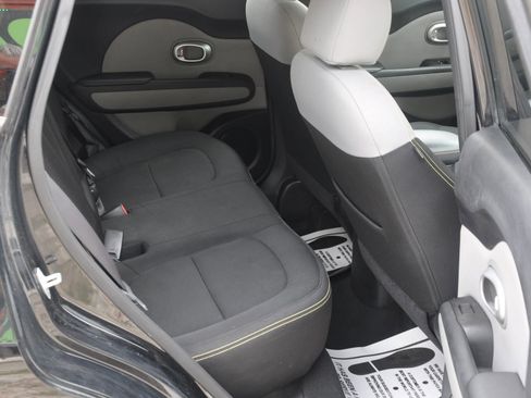 Used 2014 Kia Soul + image 17