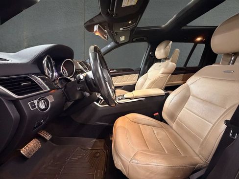 Used 2016 Mercedes-Benz GL 550 4MATIC image 24