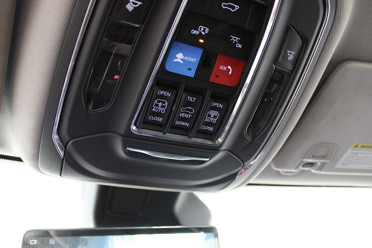 Used 2023 Jeep Grand Cherokee L Limited w/ Luxury Tech Group II RWD image 24
