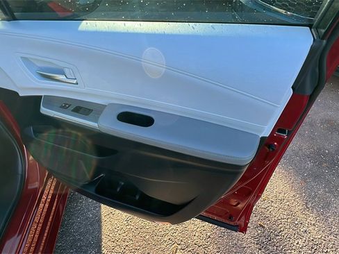 Used 2025 Toyota Sienna XLE image 16