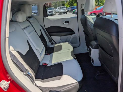 Used 2018 Jeep Compass Latitude w/ Popular Equipment Group AWD/4WD image 13