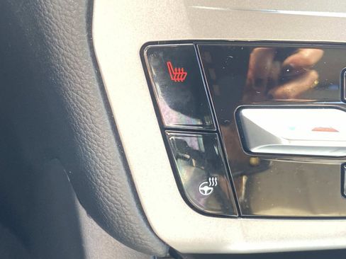 Used 2022 Ford Explorer XLT w/ Equipment Group 202A image 26