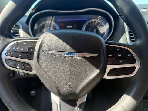 Used 2019 Chrysler 300 Touring L w/ Quick Order Package 22F image 10