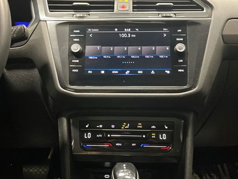 Used 2022 Volkswagen Tiguan SE AWD/4WD image 13