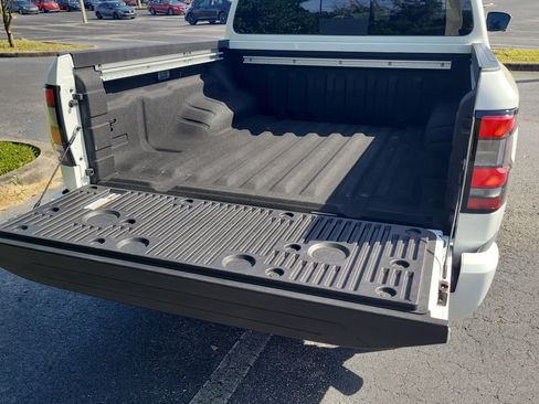 Used 2025 Nissan Frontier PRO-4X w/ Pro Convenience Package image 12