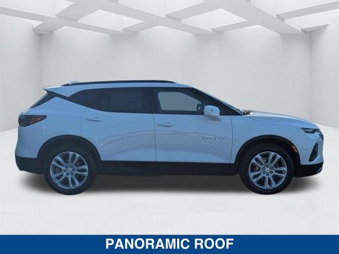 Used 2022 Chevrolet Blazer LT w/ Sound & Technology Package FWD image 4