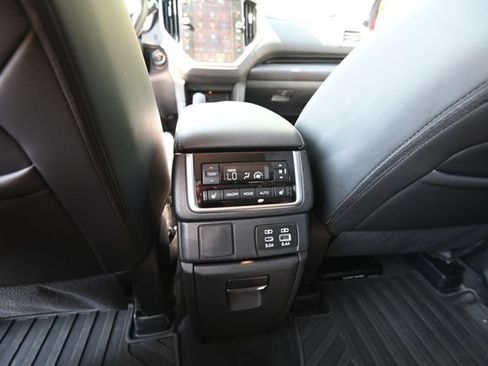Used 2024 Subaru Ascent Limited w/ Technology Package AWD/4WD image 31