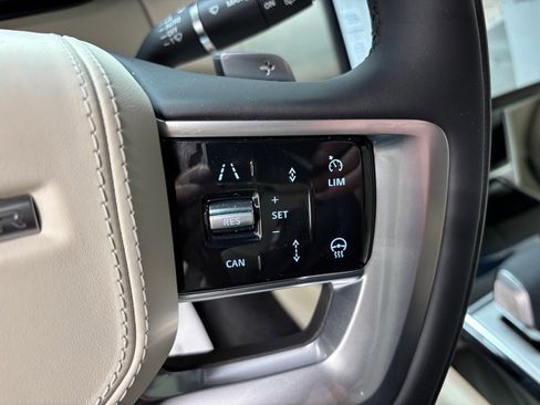 New 2025 Land Rover Range Rover SE image 18
