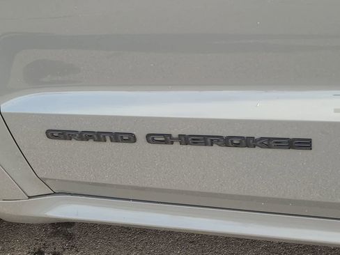 Used 2020 Jeep Grand Cherokee SRT image 15