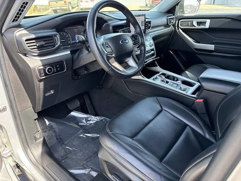 Used 2023 Ford Explorer XLT w/ Equipment Group 202A AWD/4WD image 11