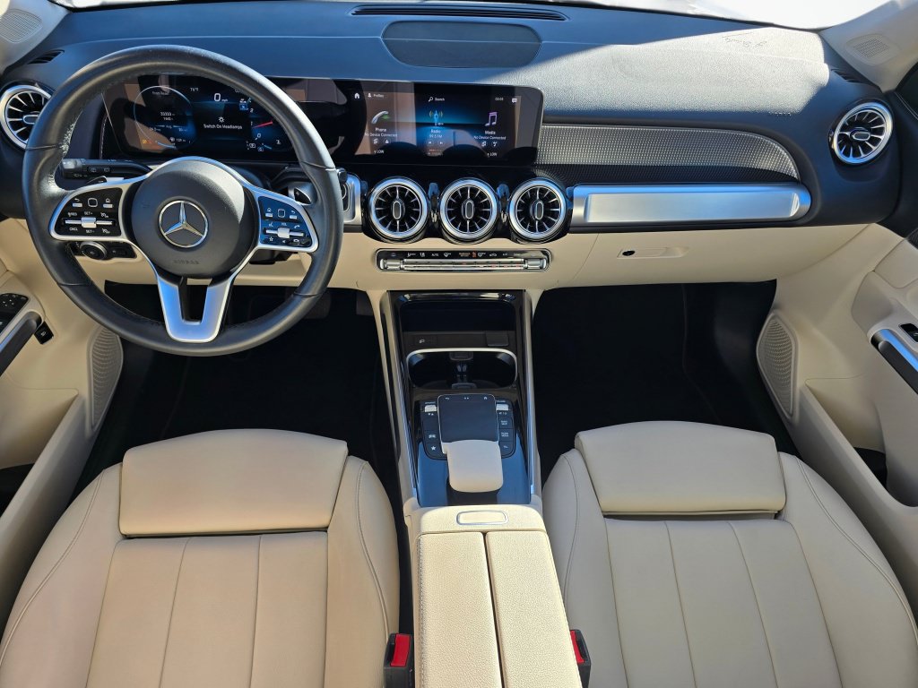 Used 2023 Mercedes-Benz GLB 250 w/ Premium Package image 18