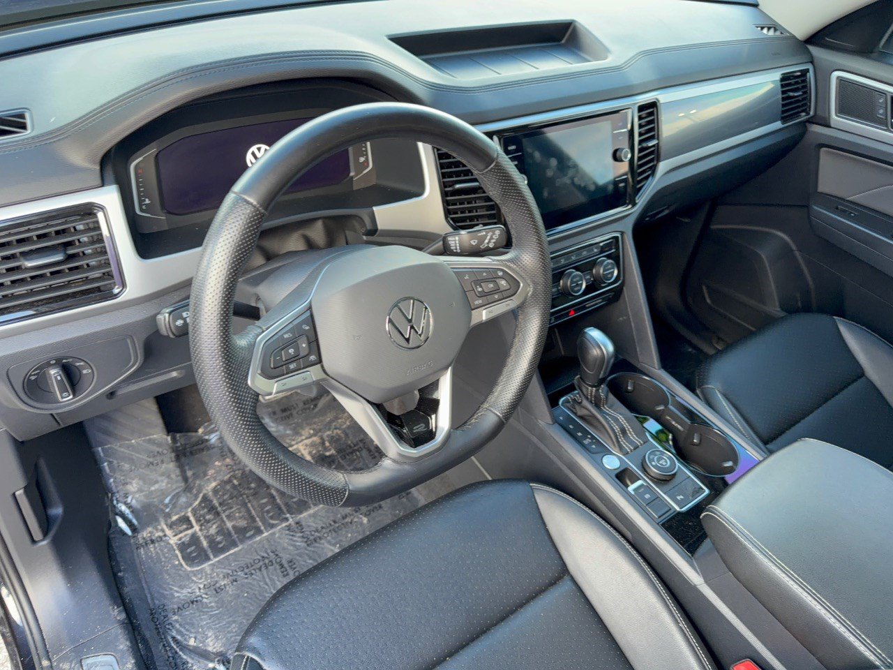 Used 2023 Volkswagen Atlas SEL R-Line AWD/4WD image 4