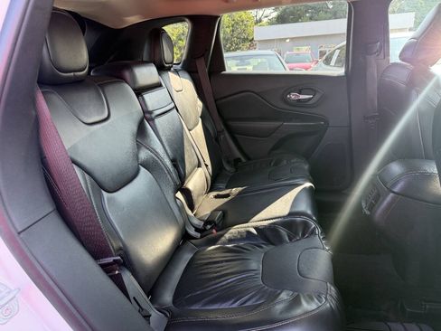 Used 2017 Jeep Cherokee Limited AWD/4WD image 14