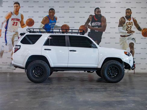 Used 2021 Toyota 4Runner Venture w/ Moonroof Package AWD/4WD image 19