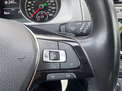 Used 2015 Volkswagen Golf S image 12