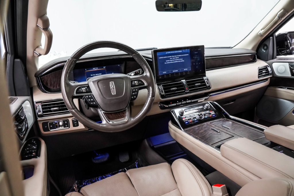 Used 2022 Lincoln Navigator Reserve AWD/4WD image 6