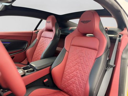 Used 2025 Aston Martin Vanquish RWD image 4