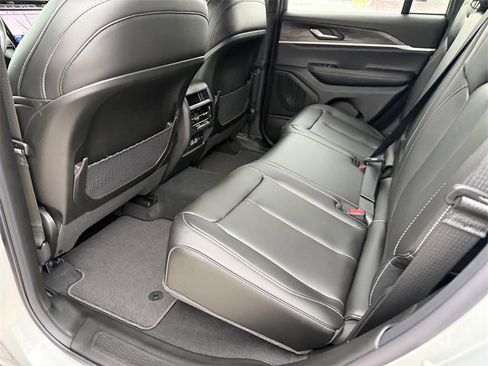 New 2025 Jeep Grand Cherokee Limited image 10