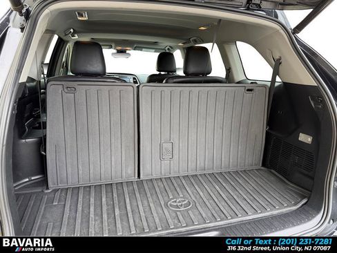 Used 2019 Toyota Highlander SE image 19