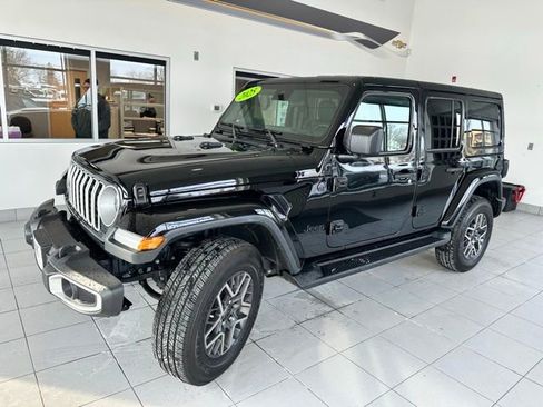 Used 2025 Jeep Wrangler Sahara w/ Safety Group image 3