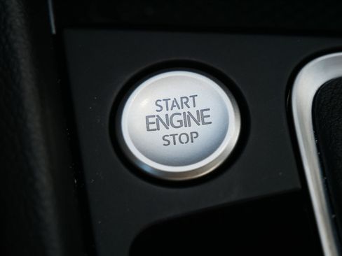 Certified 2025 Volkswagen Jetta SEL image 30