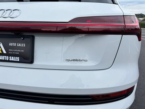 Used 2021 Audi e-tron Premium Plus w/ Premium Plus Package AWD/4WD image 18