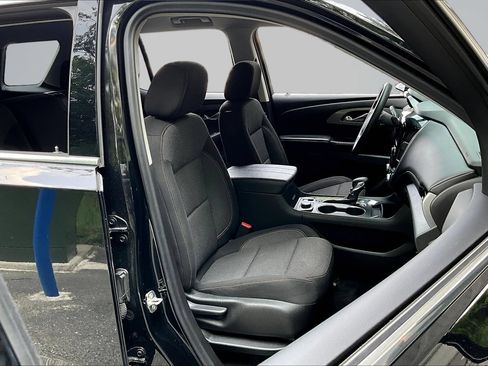 Used 2021 Chevrolet Traverse LS FWD image 26