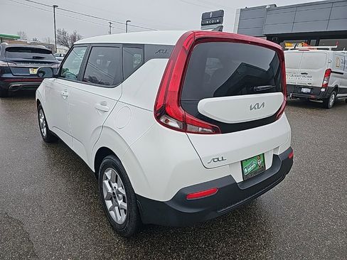 Used 2022 Kia Soul S image 3