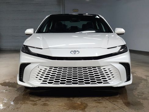 Used 2025 Toyota Camry XSE FWD image 2