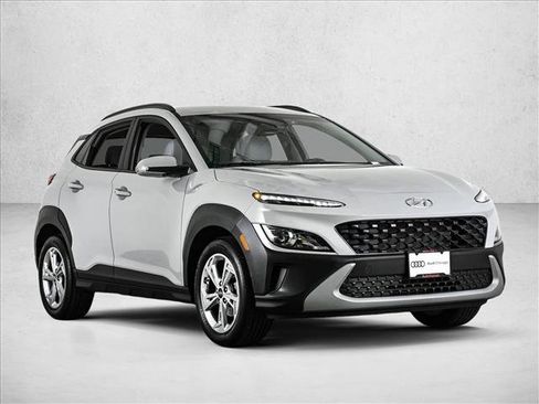 Used 2023 Hyundai Kona SEL image 3