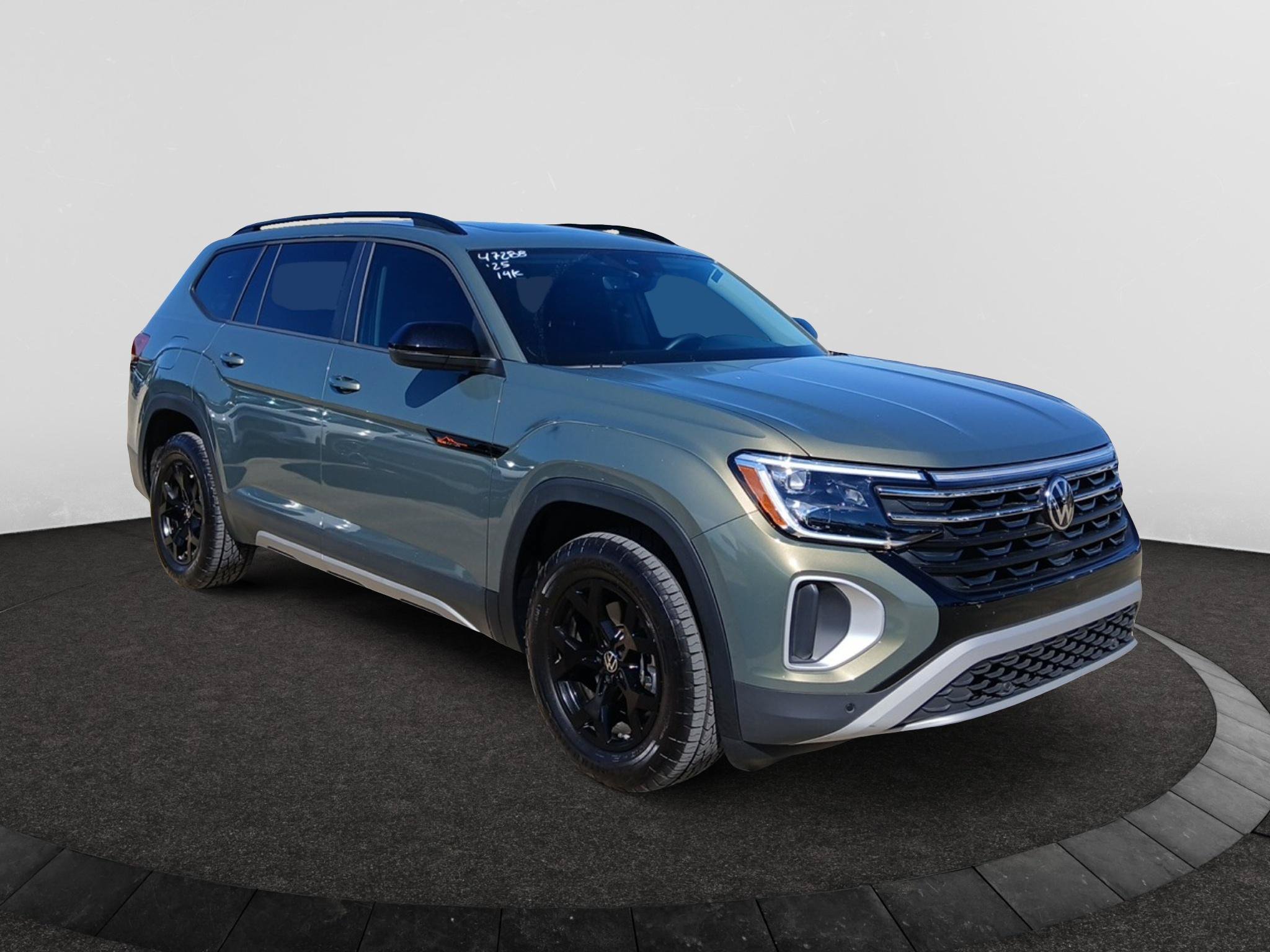 Used 2025 Volkswagen Atlas Peak Edition SE AWD/4WD image 1