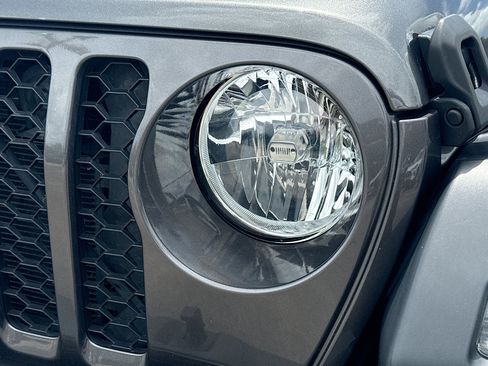 Used 2024 Jeep Wrangler Unlimited Sport AWD/4WD image 9