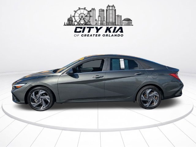 Used 2025 Hyundai Elantra SEL FWD image 3