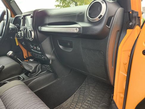 Used 2012 Jeep Wrangler Sahara AWD/4WD image 39