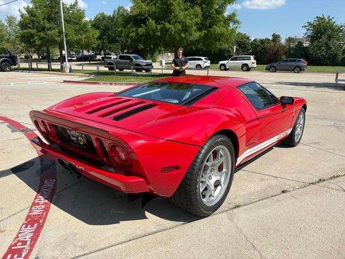 Used 2005 Ford GT RWD image 4