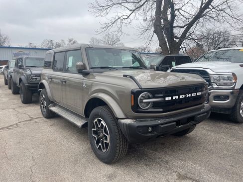 New 2026 Ford Bronco Outer Banks AWD/4WD image 1